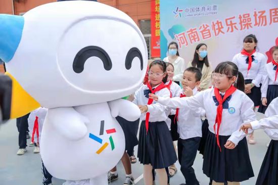 乐小星在快乐操场.jpg