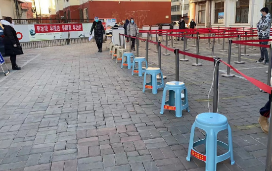 图1001：内蒙古体彩捐赠的爱心凳.png