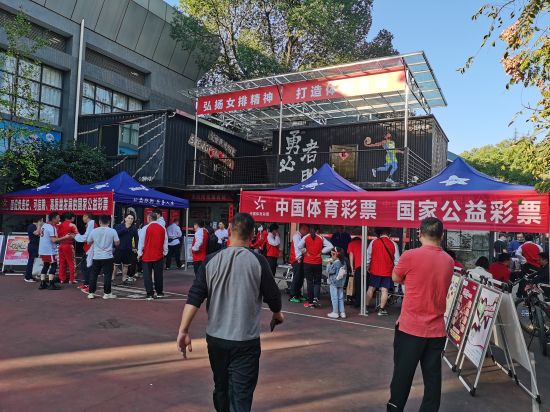 郴州体彩开展“快乐看球，体彩相守”体彩品牌推广活动2.jpg