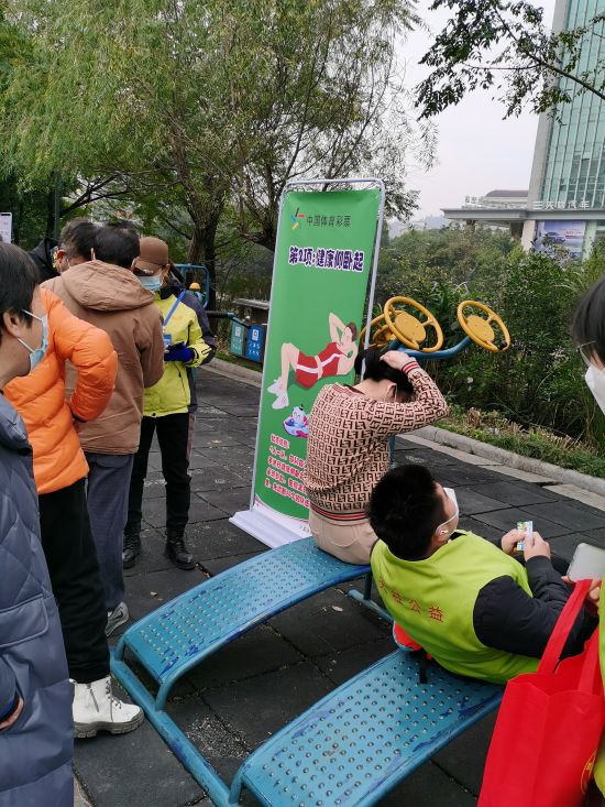 郴州体彩爱莲湖社区开展微光行动暨体彩社区运动会4.jpg